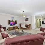Luxury 公寓式酒店 4*