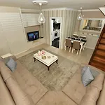 Luxury 公寓式酒店 4*