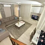 Luxury 公寓式酒店 4*
